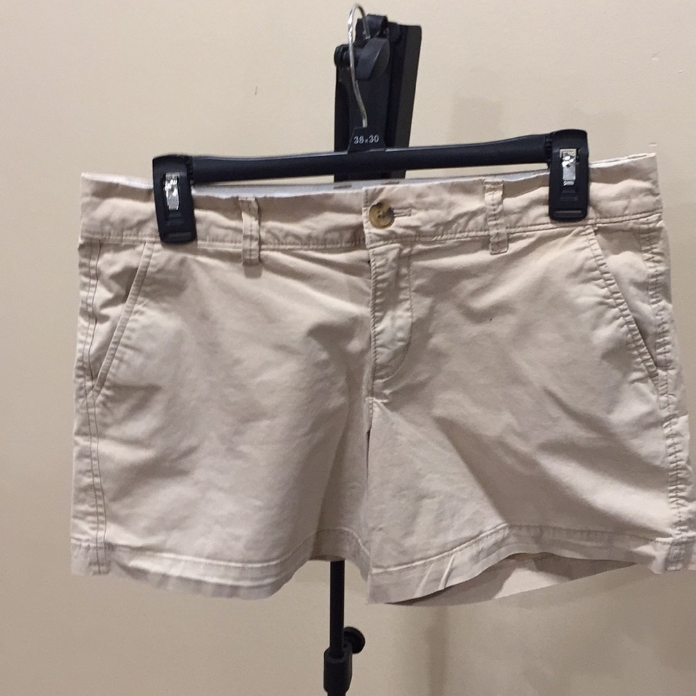 Women’s old navy khaki shorts